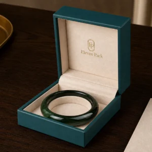 Emerald Green Pu Leather Bangle Box Usage Scene Emerald Green Pu Leather Bangle Box Usage Scene