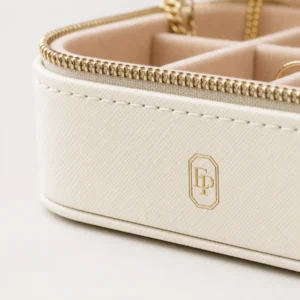 custom-multifunctional-beige-fabric-travel-jewelry-organizer-image-03-zipper-material-detail Custom Beige Travel Jewelry Organizer Case