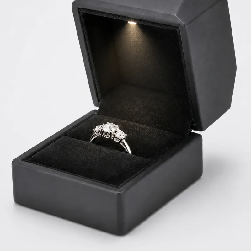 custom black pu leather led ring box image 03 led ring slot JB-BM-10-P3 Close-up of LED light, black ring slot and fitted interior lining
